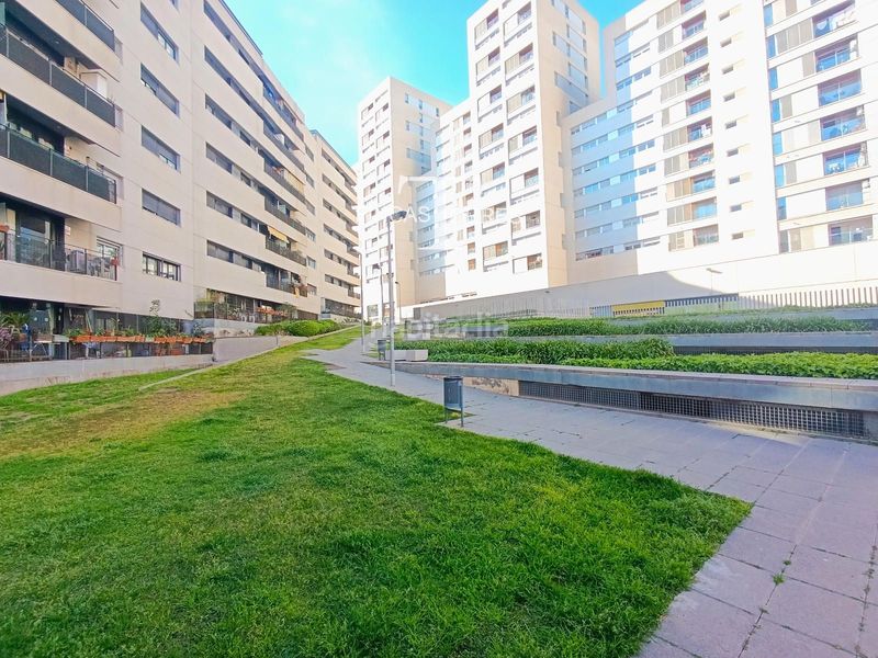 Foto afd03fc6-a83a-4a33-a91c-6780685388f7. Pis amb aparcament a La Guineueta Barcelona