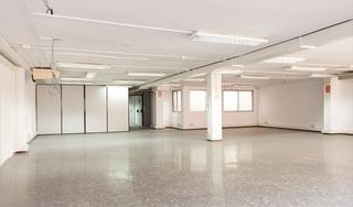 Location Bureau  Carrer de roger de flor. Cerca de arc de triomf