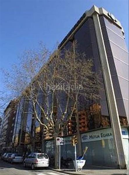 Foto 3c76444c-e61d-4b28-bcdb-caf7874971f8. Alquiler oficina luminosa en Sants Barcelona