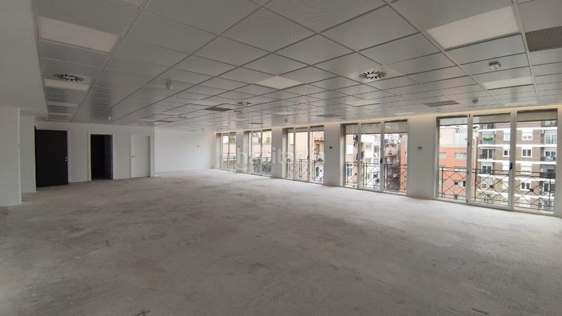 Foto 28781162-f37c-4332-b2d7-f41c028eaeff. Location bureau avec chauffage dans La Nova Esquerra de l´Eixample Barcelona