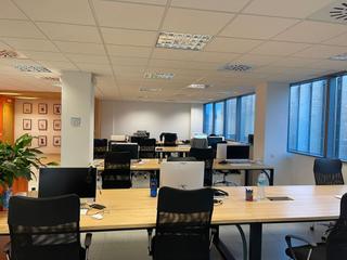Location Bureau  Carrer d'oriol martorell. Completamente amueblada