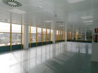 Rent Office space in Carrer del solsonès 2b. Junto aeropuerto