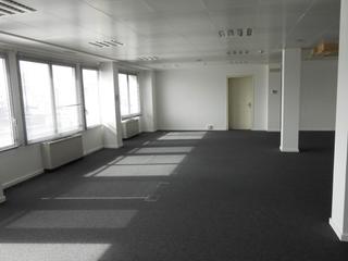 Rent Office space  Carrer del consell de cent. Muy luminosa