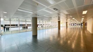 Rent Office space  Carrer de sancho de ávila. Muy luminosa