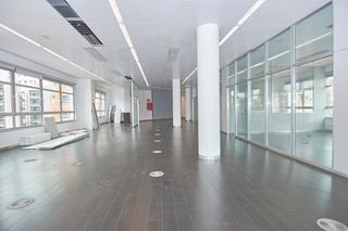 Lloguer Oficina  N/a. En moderno edificio