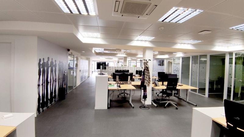 Foto c7843364-5773-486f-9567-5acb5a2feb1c. Rent office space with heating in L´Antiga Esquerra de l´Eixample Barcelona