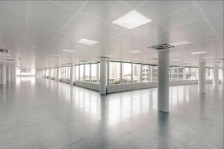Location Bureau dans Carrer de ramon trias fargas 7. Edificio blue building