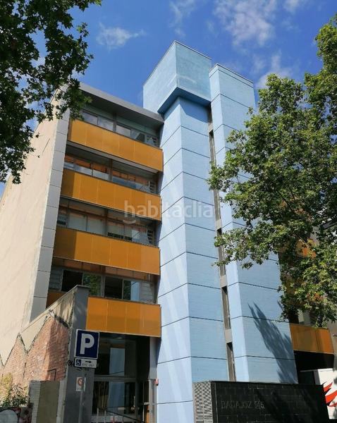 Foto eb4ee6c3-b53c-4915-88a9-4ddd1fd7bcd9. Lloguer oficina amb calefacció a El Parc i la Llacuna del Poblenou Barcelona