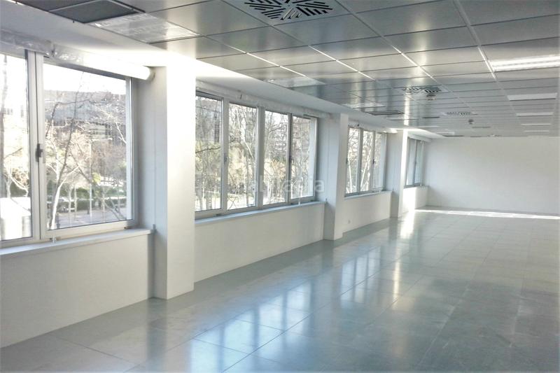 Foto 55d85f92-632f-4c3e-a851-f9bd2770d477. Miete büro mit heizung in Barri de les Corts Barcelona