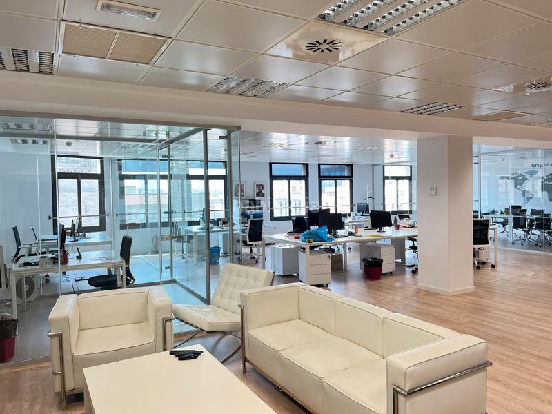 Foto a3f2f864-dd62-4862-957e-2b42a600c4a5. Miete büro mit heizung in Gòtic Barcelona