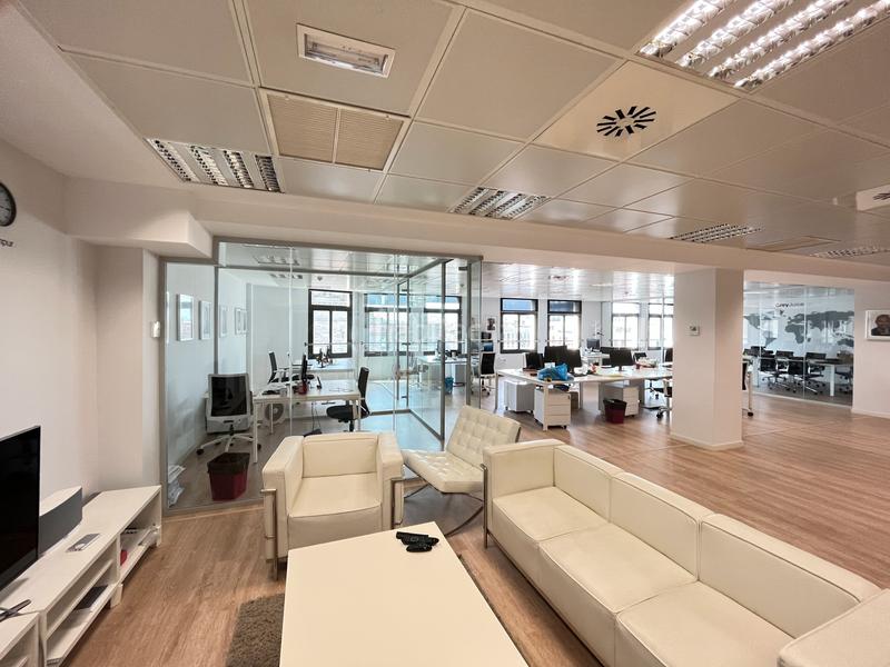 Foto 0ca860d4-5d19-4d5e-a2b3-e4791c3e1be9. Rent office space with heating in Gòtic Barcelona