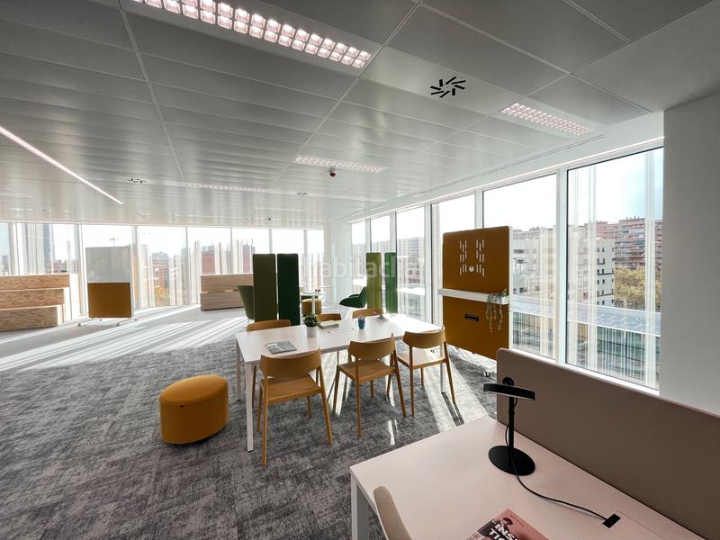 Foto 83bb885d-b56f-404e-8e78-45f7b240f6f5. Rent office space with heating parking in Provençals del Poblenou Barcelona