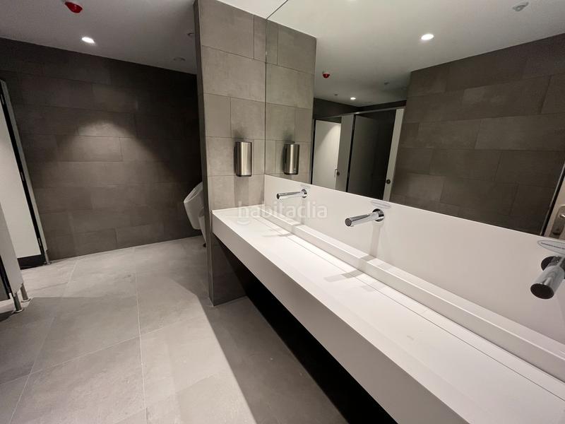 Foto a2a3426c-9d23-48aa-9e81-a158338a82b4. Rent office space with heating parking in Provençals del Poblenou Barcelona