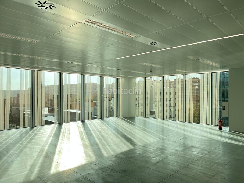 Foto c5f168d9-9df4-423e-b511-4d5c8a58ad45. Rent office space with heating parking in Provençals del Poblenou Barcelona