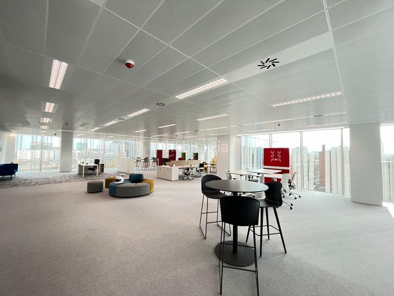 Foto 09e6ac72-bd30-4355-9468-813144a88a7d. Rent office space with heating parking in Provençals del Poblenou Barcelona