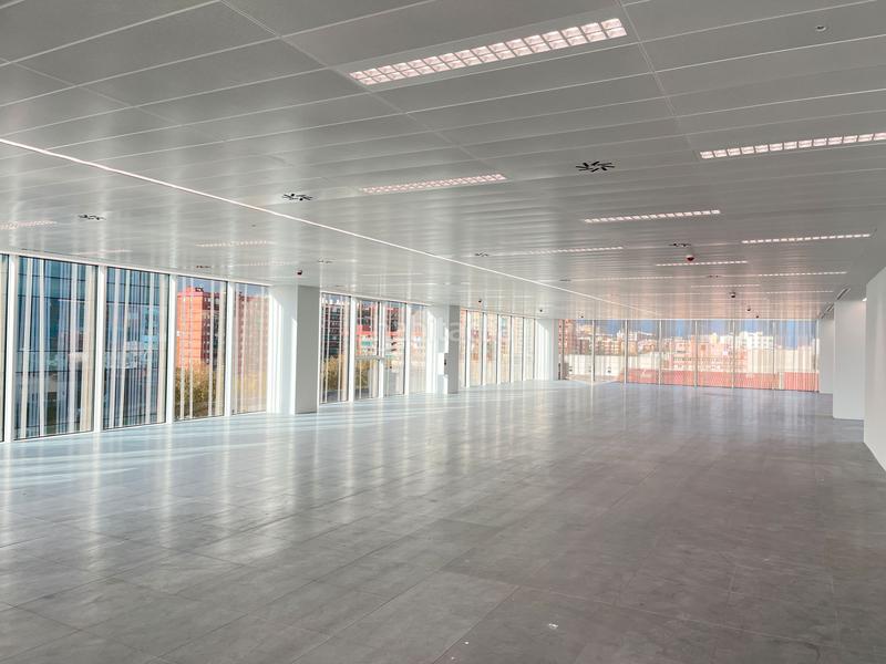 Foto 9f86a253-1d0c-4d11-a799-bb942708afb9. Rent office space with heating parking in Provençals del Poblenou Barcelona