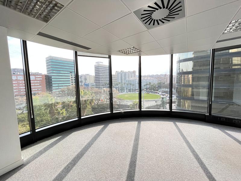 Foto 62969143-8c47-4436-a568-41ae52f39948. Rent office space with heating in La Bordeta Barcelona