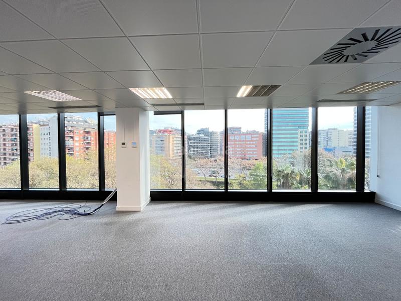 Foto 703eb9c2-2061-4d15-bc65-13b92d71c97b. Rent office space with heating in La Bordeta Barcelona
