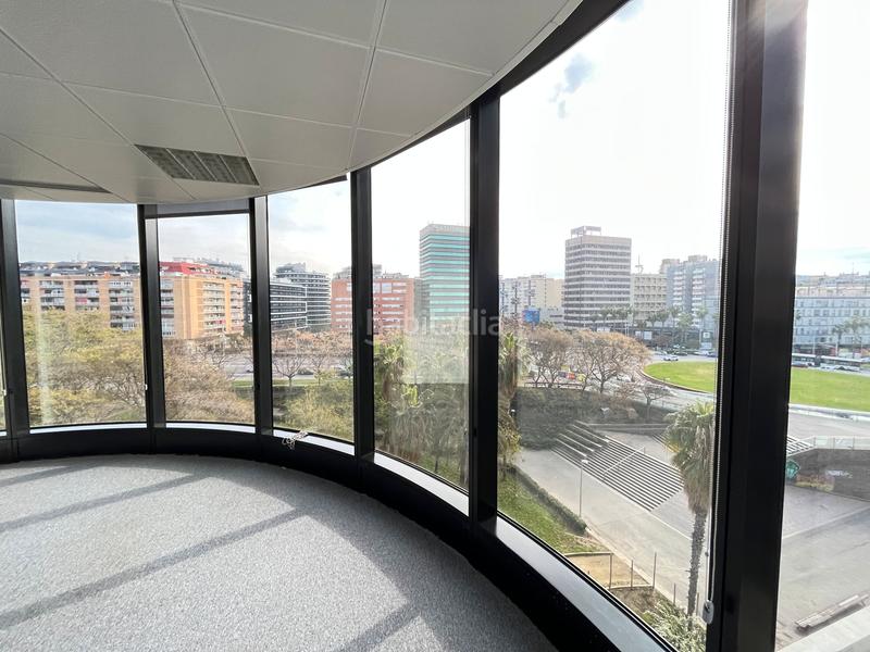 Foto b09fe7fc-64e5-4d49-b40d-0d6a7f121e7d. Rent office space with heating in La Bordeta Barcelona