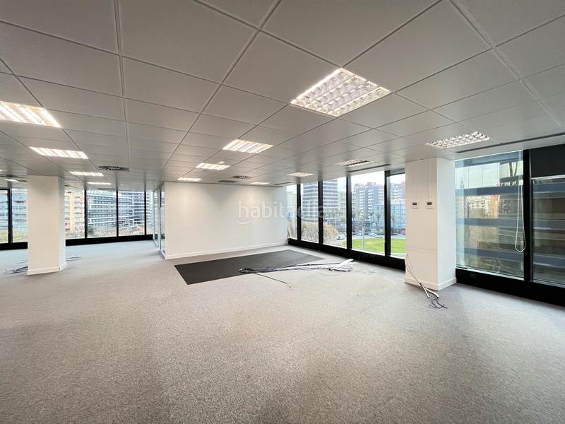 Foto c19622df-478d-4f89-80af-3cd11ca97579. Rent office space with heating in La Bordeta Barcelona