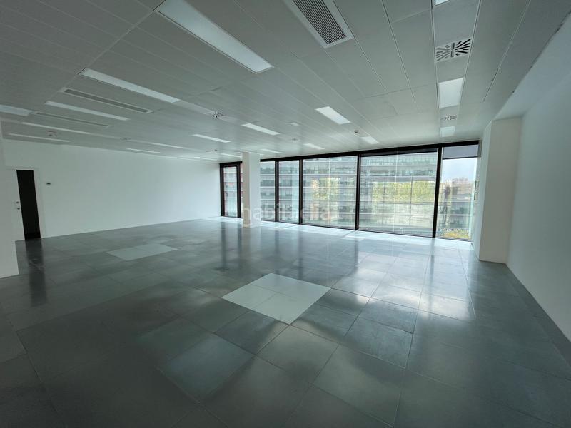 Foto 881b7858-5586-45a5-819c-061f00015afd. Rent office space with heating in Diagonal Mar i el Front Marítim del Poblenou Barcelona