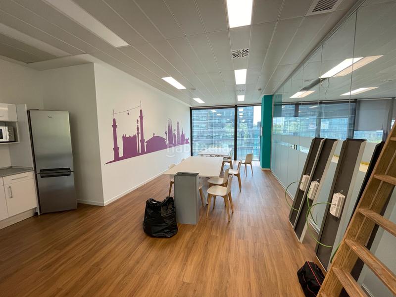 Foto ac87634f-8841-4407-8787-e91eea160887. Rent office space with heating in Diagonal Mar i el Front Marítim del Poblenou Barcelona