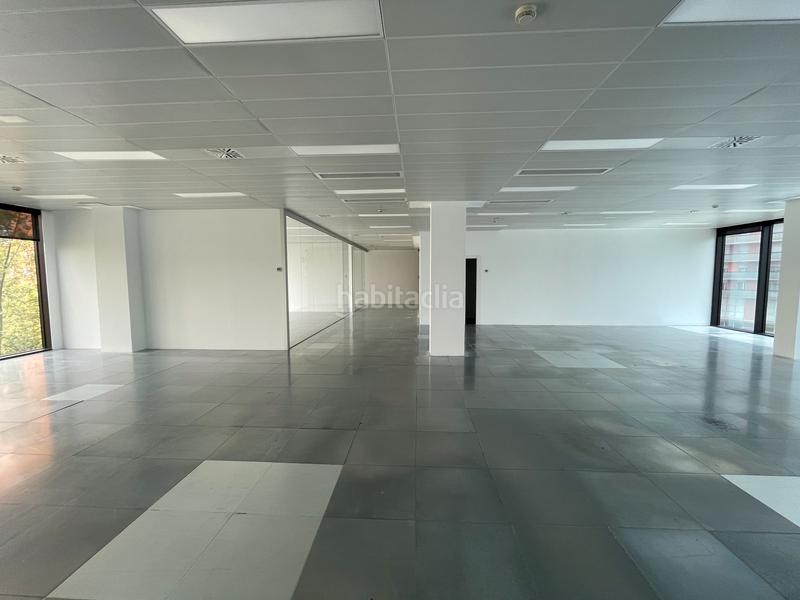 Foto b6559380-50c5-4d19-b5ea-b6a1b9da6c87. Rent office space with heating in Diagonal Mar i el Front Marítim del Poblenou Barcelona