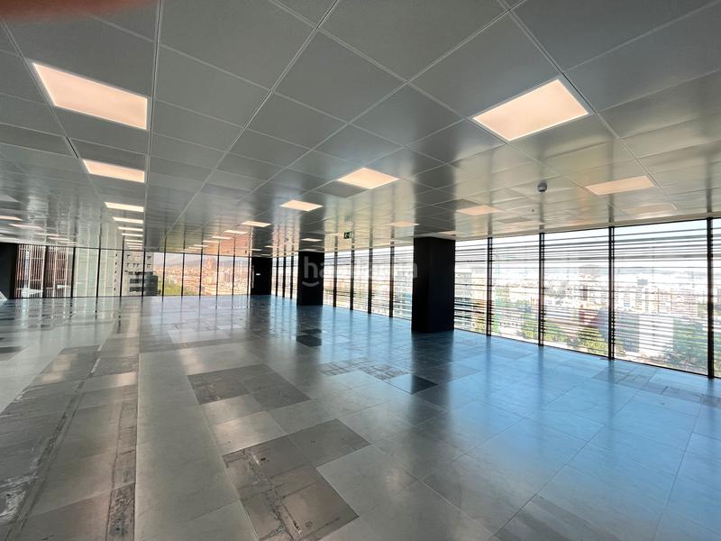 Foto fc06387b-8406-45b7-a56f-7cd12c255a1f. Rent office space with heating in Poblenou Barcelona