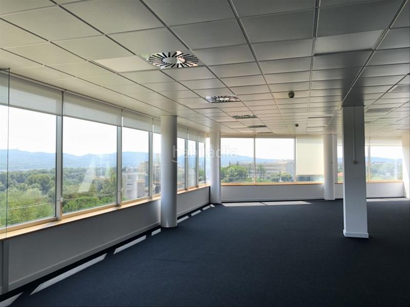 Foto f2454631-8ad0-48b3-863e-5130063a8e3d. Location bureau avec chauffage dans Volpelleres Sant Cugat del Vallès