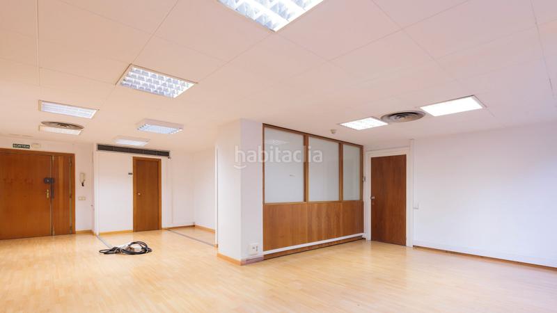 Foto bd6d6ded-963a-47fa-abb4-d4cf01001cad. Rent office space with heating in La Nova Esquerra de l´Eixample Barcelona