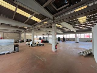 Miete Fabrikhalle in Granvía-Mar. 10 muelles de carga + cámara frigorífica en planta baja