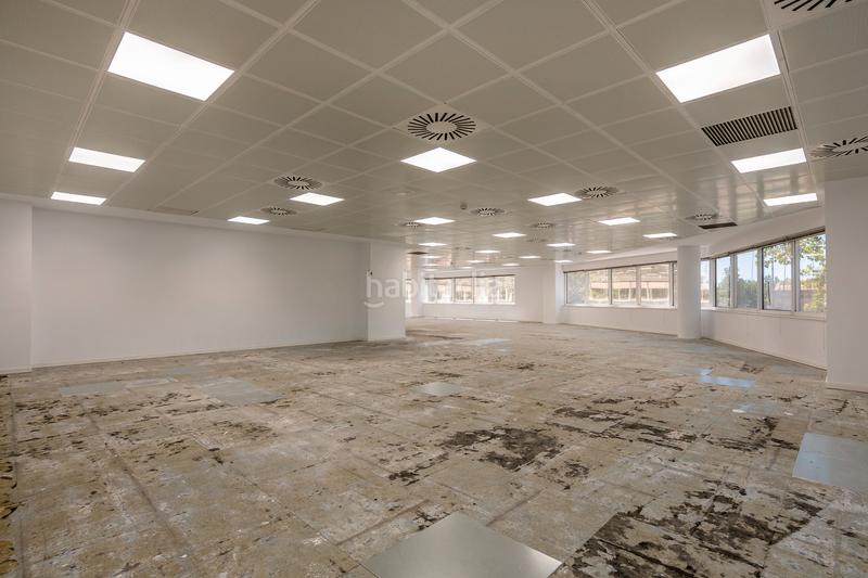 Foto 9dd16f9e-7e92-4e28-9d9d-eb6ff5afc03b. Location bureau dans Almeda - El Corte Inglés Cornellà de Llobregat