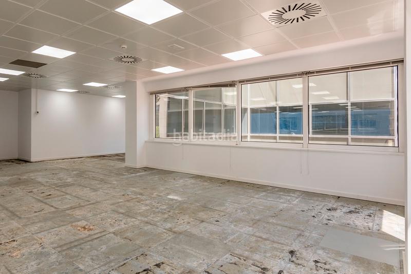 Foto d8603c44-ee69-441d-a9db-f3a455500a27. Miete büro in Almeda - El Corte Inglés Cornellà de Llobregat