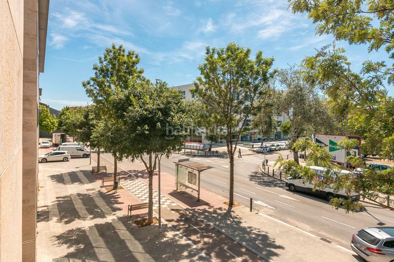 Foto d6c3a8c1-203d-48c0-8f2f-19f9b219d725. Alquiler oficina en Almeda - El Corte Inglés Cornellà de Llobregat