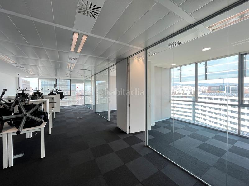 Foto f665b9a6-2ba6-4b19-8081-54fa76f867fc. Rent office space with heating in Diagonal Mar i el Front Marítim del Poblenou Barcelona