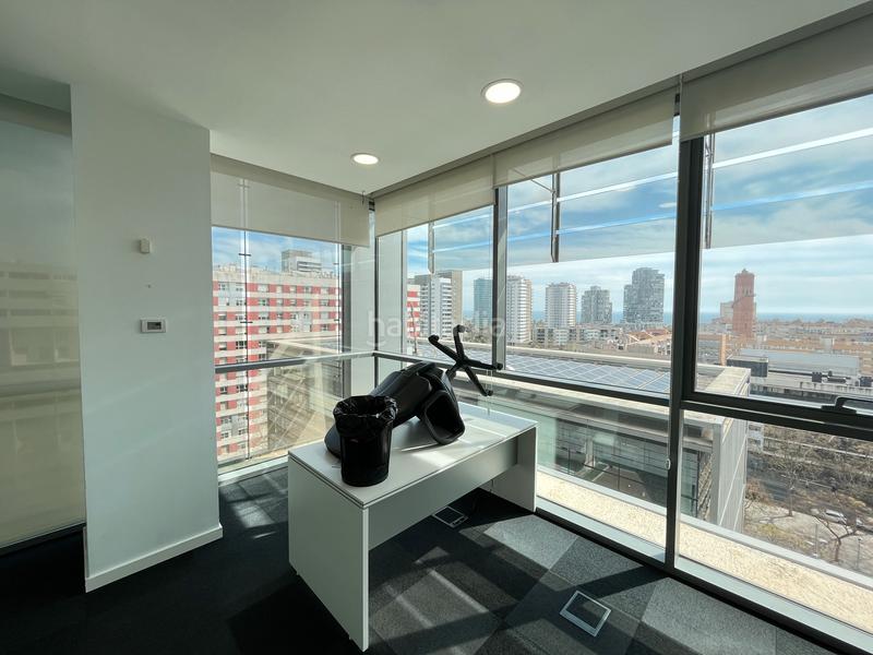 Foto dcfe1aae-15cf-4af2-840f-56cc26360729. Affitto ufficio con riscaldamento in Diagonal Mar i el Front Marítim del Poblenou Barcelona