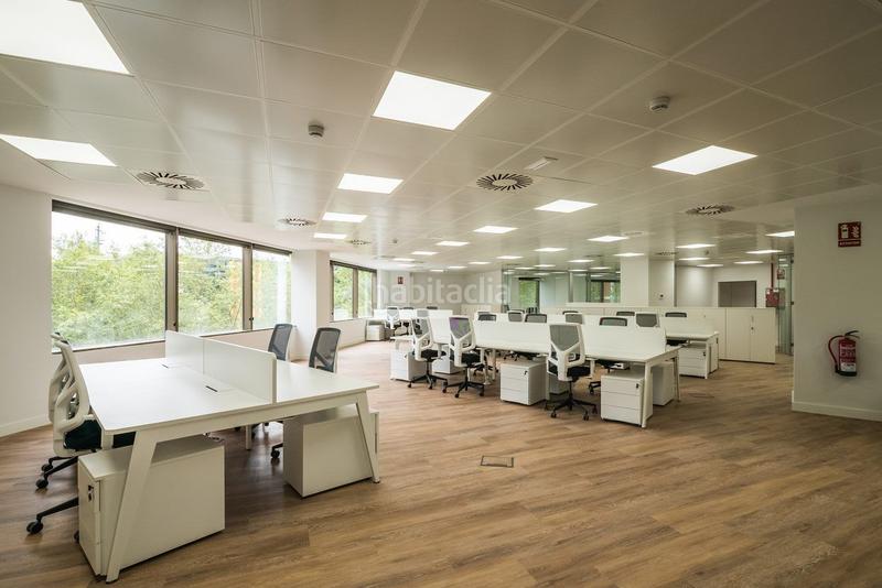 Foto 9240230c-901b-48c5-bcd6-63e751e71d09. Miete büro mit heizung in El Parc i la Llacuna del Poblenou Barcelona