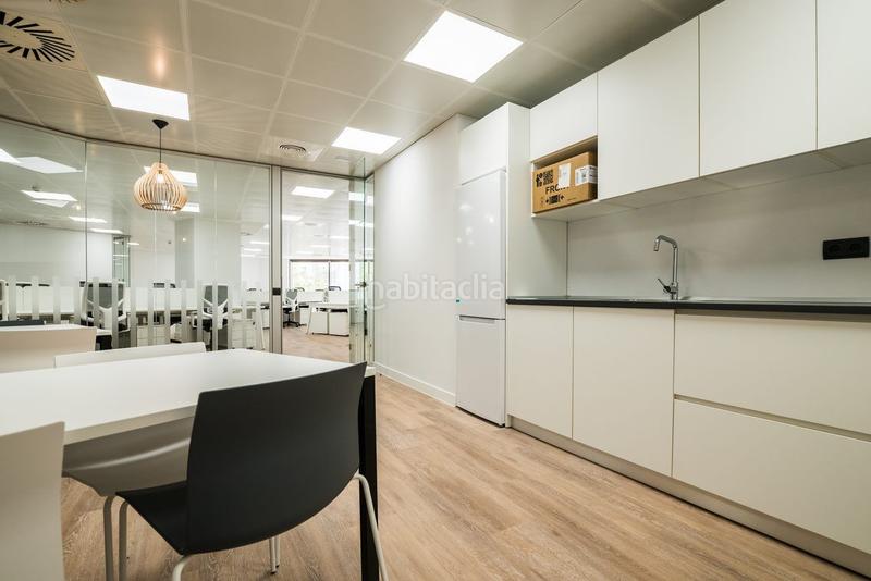 Foto a0225bf3-ec9a-42ec-b256-b448cc2021a4. Lloguer oficina amb calefacció a El Parc i la Llacuna del Poblenou Barcelona