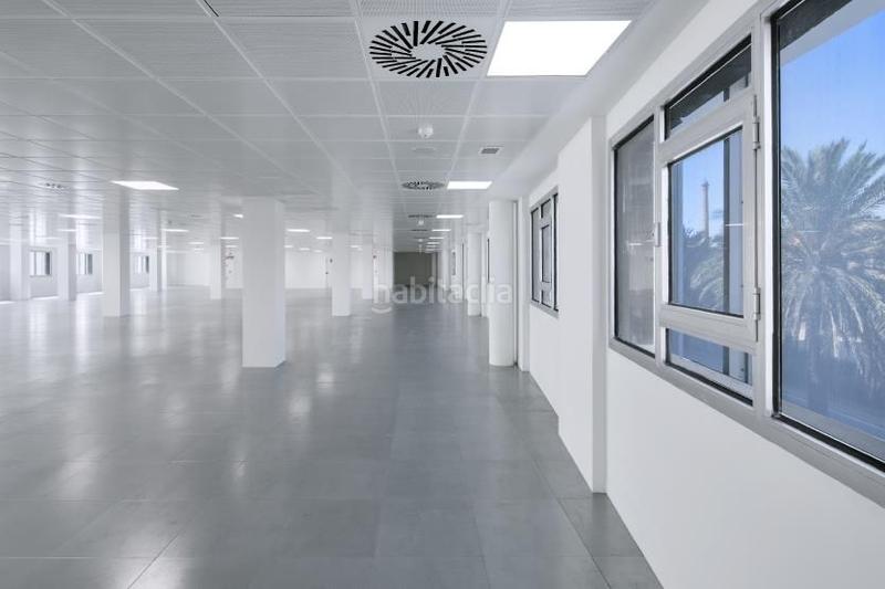 Foto ddfa83c6-5a3b-4729-a3ca-812ce986ad28. Lloguer oficina a La Vila Olímpica del Poblenou Barcelona