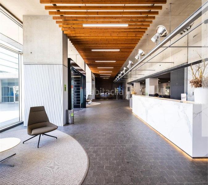 Foto 28171f26-8a9a-46c6-a8fa-236c3a53734b. Alquiler oficina en Porta Barcelona
