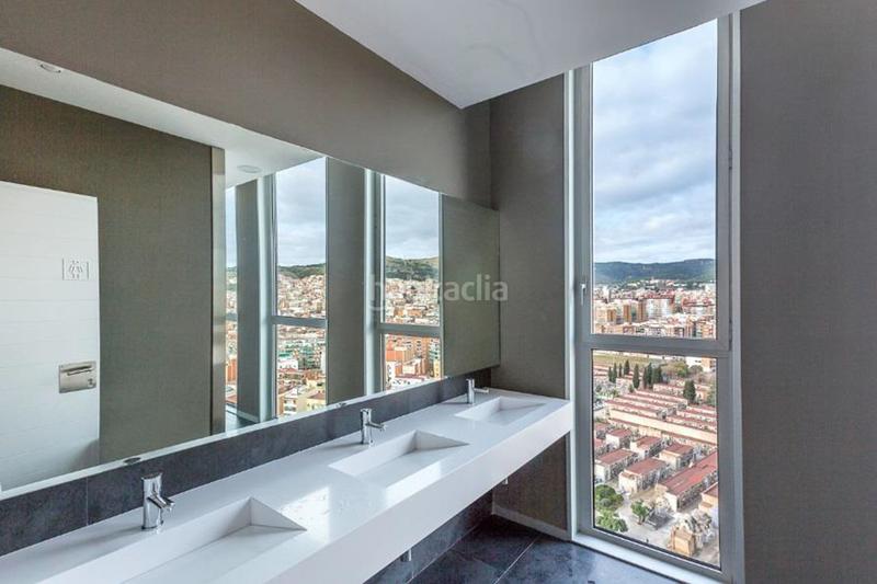 Foto c2c5075b-b3dc-468b-b468-692565a5839d. Alquiler oficina en Porta Barcelona