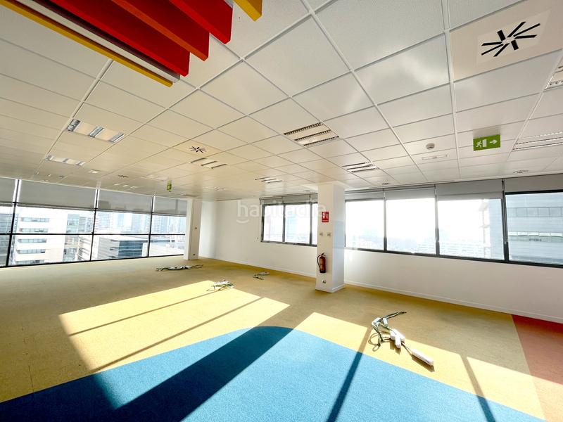 Foto b5851fbe-692b-4fe8-8bd1-d68afcc8354d. Rent office space with heating in Poblenou Barcelona