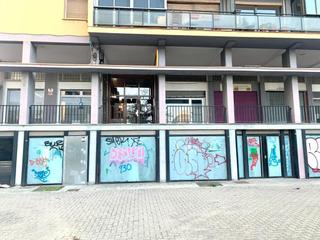 Local commercial à Carrer del pont del treball digne 2. ¡local comercial en venta! esta amplia propiedad de 514m² se enc