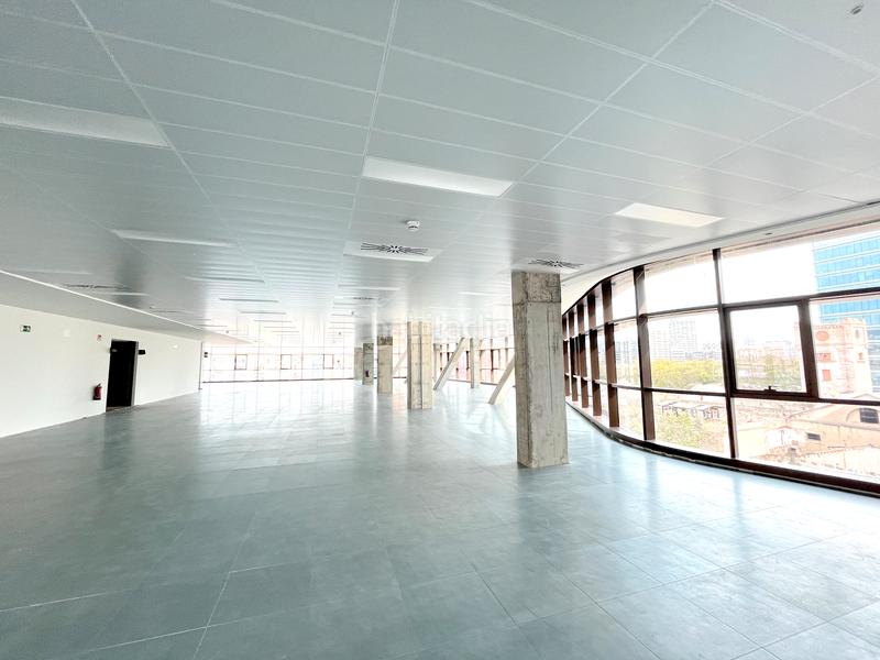 Foto 3a4e3806-86bb-4f87-b0dd-920ad1467239. Rent office space with heating in Provençals del Poblenou Barcelona