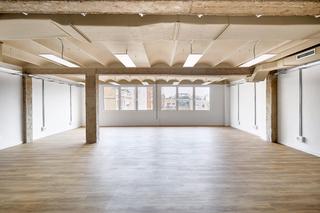 Rent Office space  Carrer d'aribau. Oficina recién reformada a estrenar en edificio de oficinas