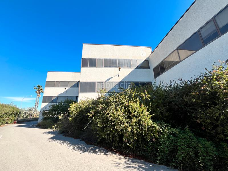 Foto af133fe8-cd57-4aec-b816-b99933b08f57. Affitto capannone industriale con riscaldamento in Barberà del Vallès