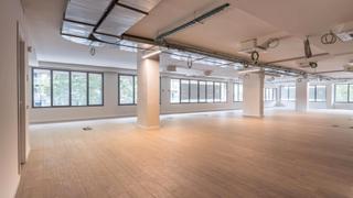 Location Bureau  Plaça de lesseps