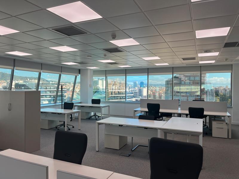 Foto 1f8cb440-4360-4240-8468-e29a12a16dc6. Rent office space with heating parking in Hostafrancs Barcelona