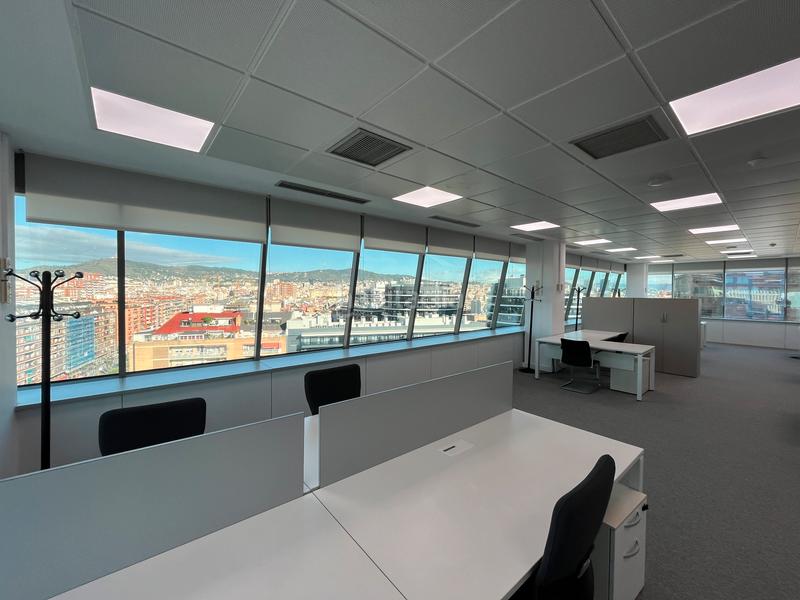 Foto 2cd56221-652b-415b-9dcd-ac6453cda077. Rent office space with heating parking in Hostafrancs Barcelona