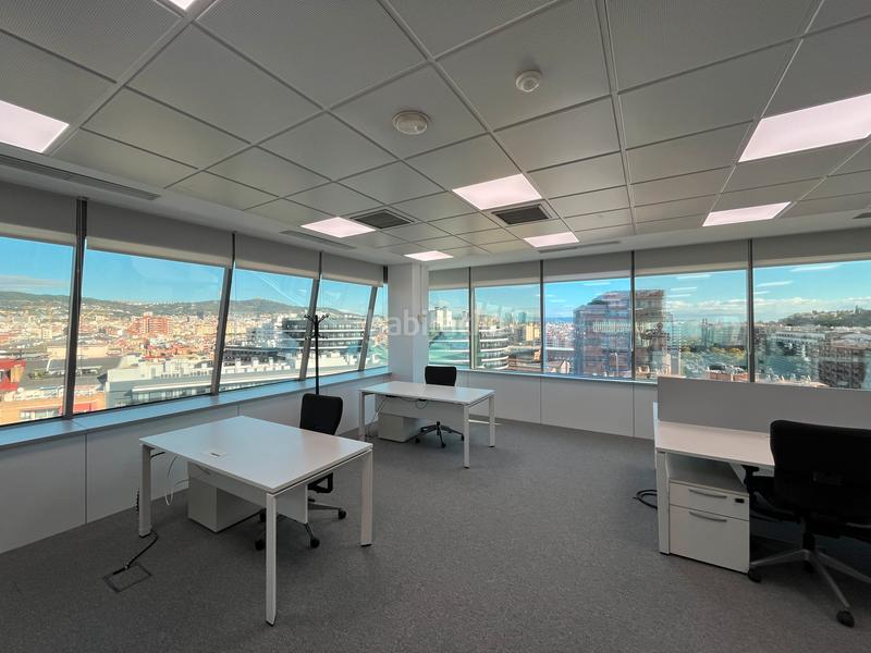 Foto e77ecf40-6086-4fc2-b534-1cce2eaab753. Rent office space with heating parking in Hostafrancs Barcelona